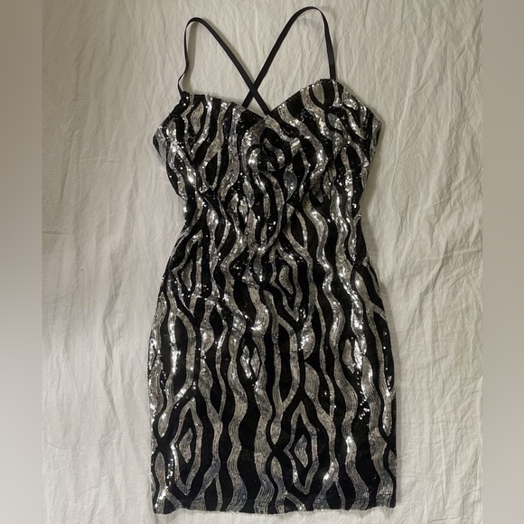 Black & Silver Sequin Sparkly Shiny Bodycon Mini Strappy Back Party Dress - Picture 8 of 10